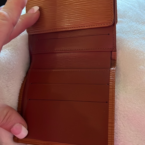 Louis Vuitton Authentic - Picture 2 of 7